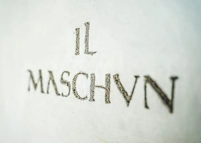 Il Maschun Im Historischen Engadinerhaus