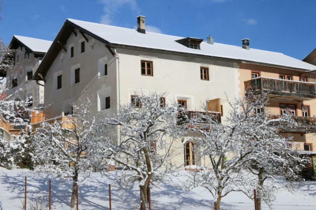 अपार्टमेंट Il Maschun Im Historischen Engadinerhaus